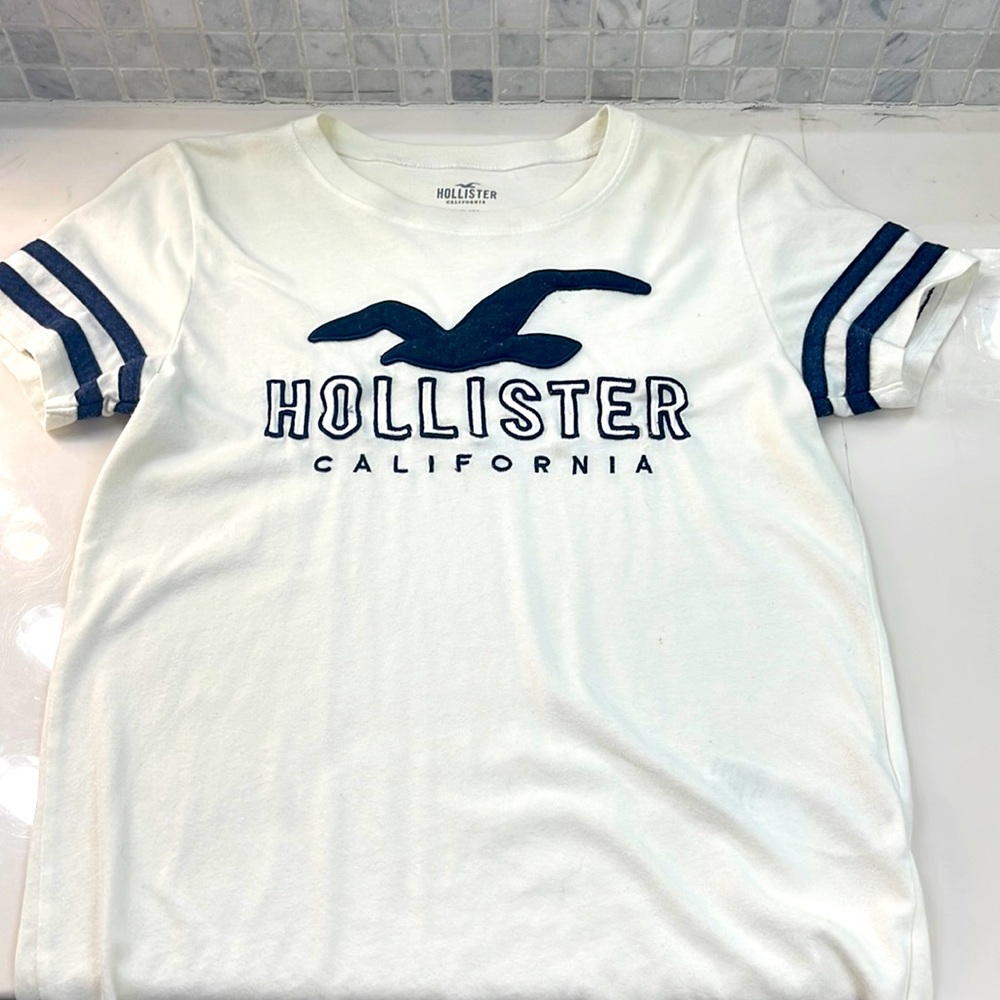 Hollister t-shirt